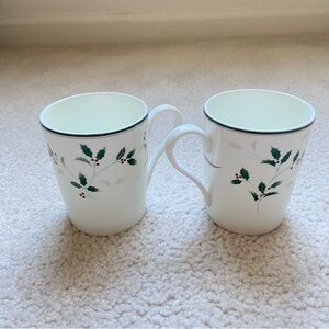 Christopher Stuart Bone China Holiday Holly Mugs | Set of 2 | Made in Thailand